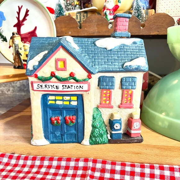 Holiday Vintage Light Up Christmas Village Service Station Ceramic